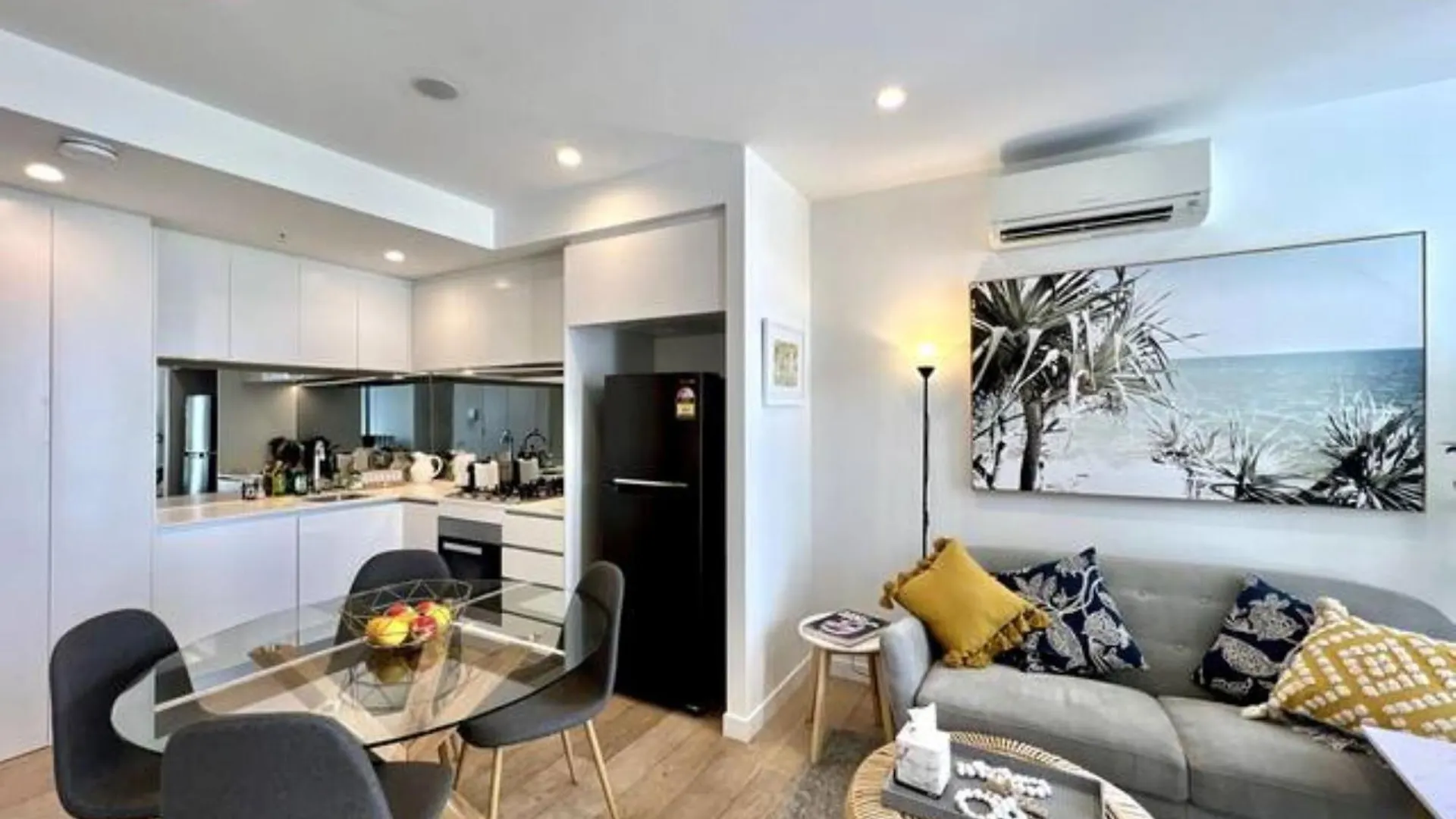 브리즈번 2-Bed With Pool, Gym, Parking And Balcony 아파트