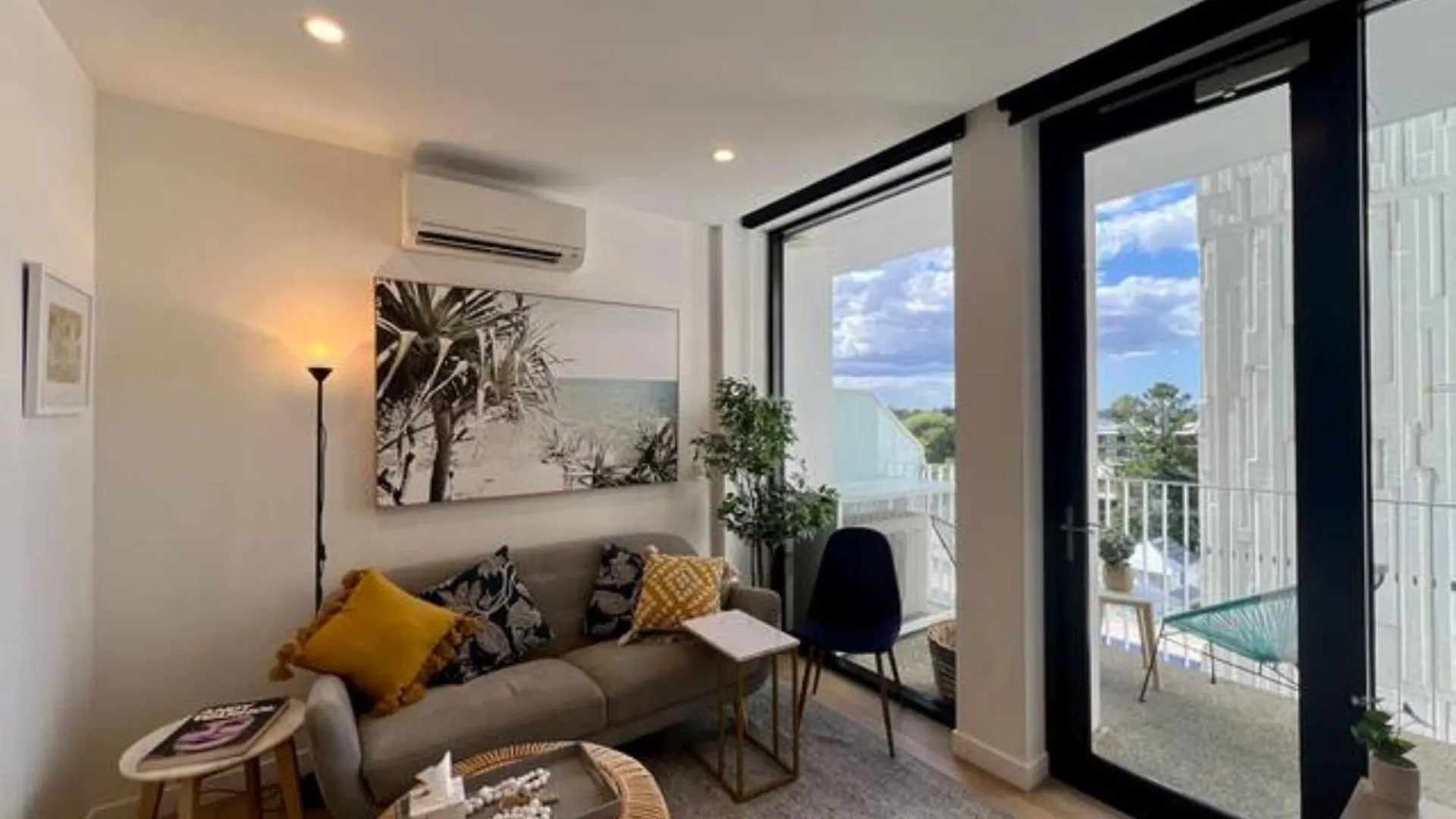 브리즈번 2-Bed With Pool, Gym, Parking And Balcony 아파트 0*,