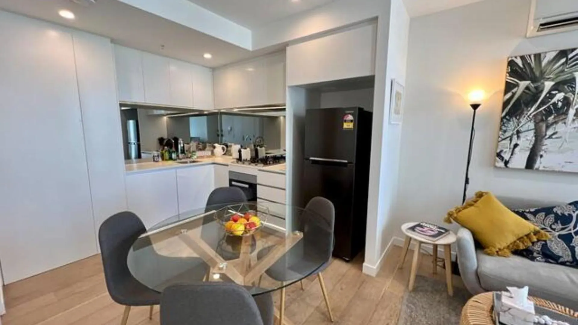 브리즈번 2-Bed With Pool, Gym, Parking And Balcony 아파트