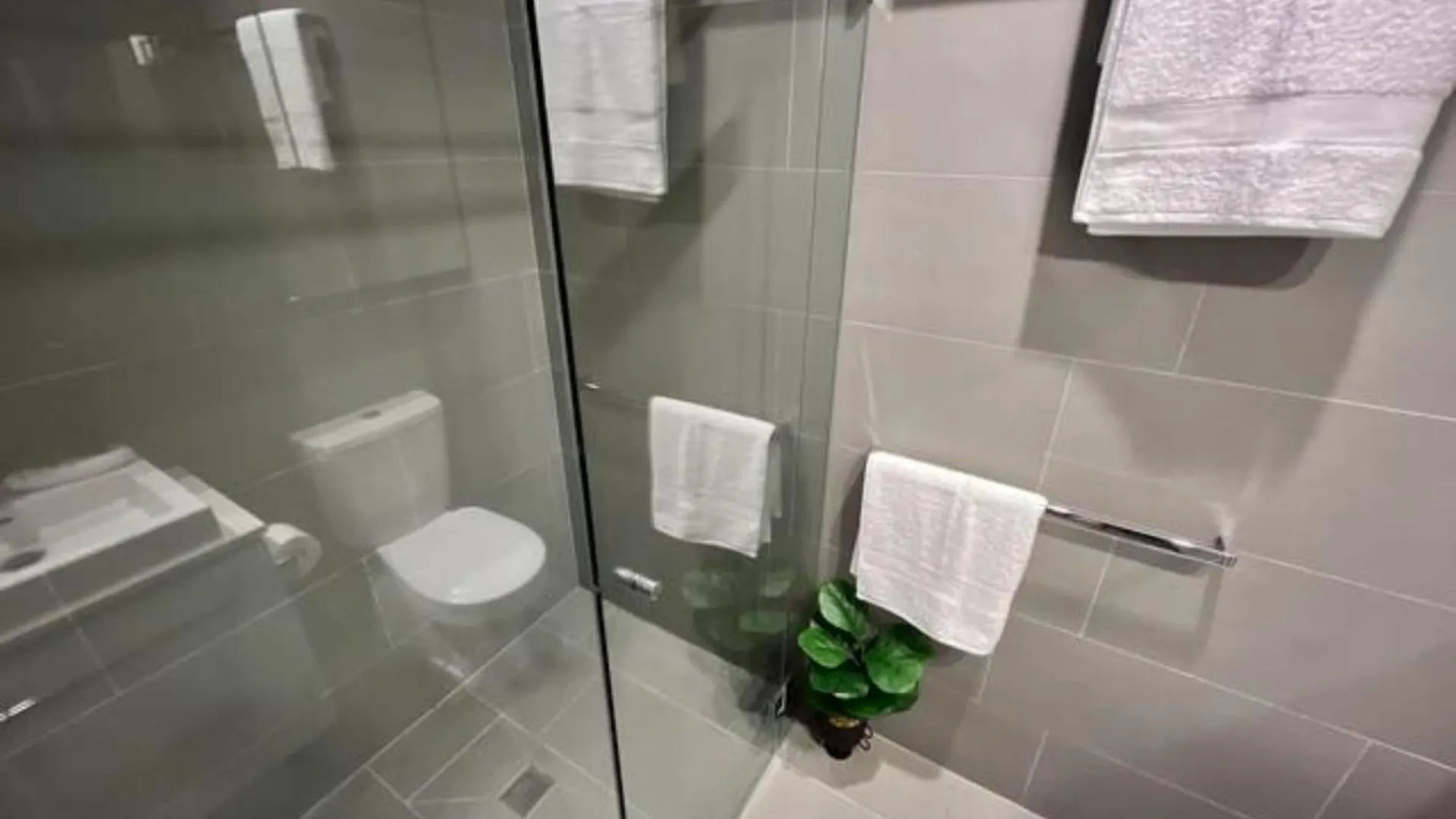 2-Bed With Pool, Gym, Parking And Balcony Apartment Brisbane