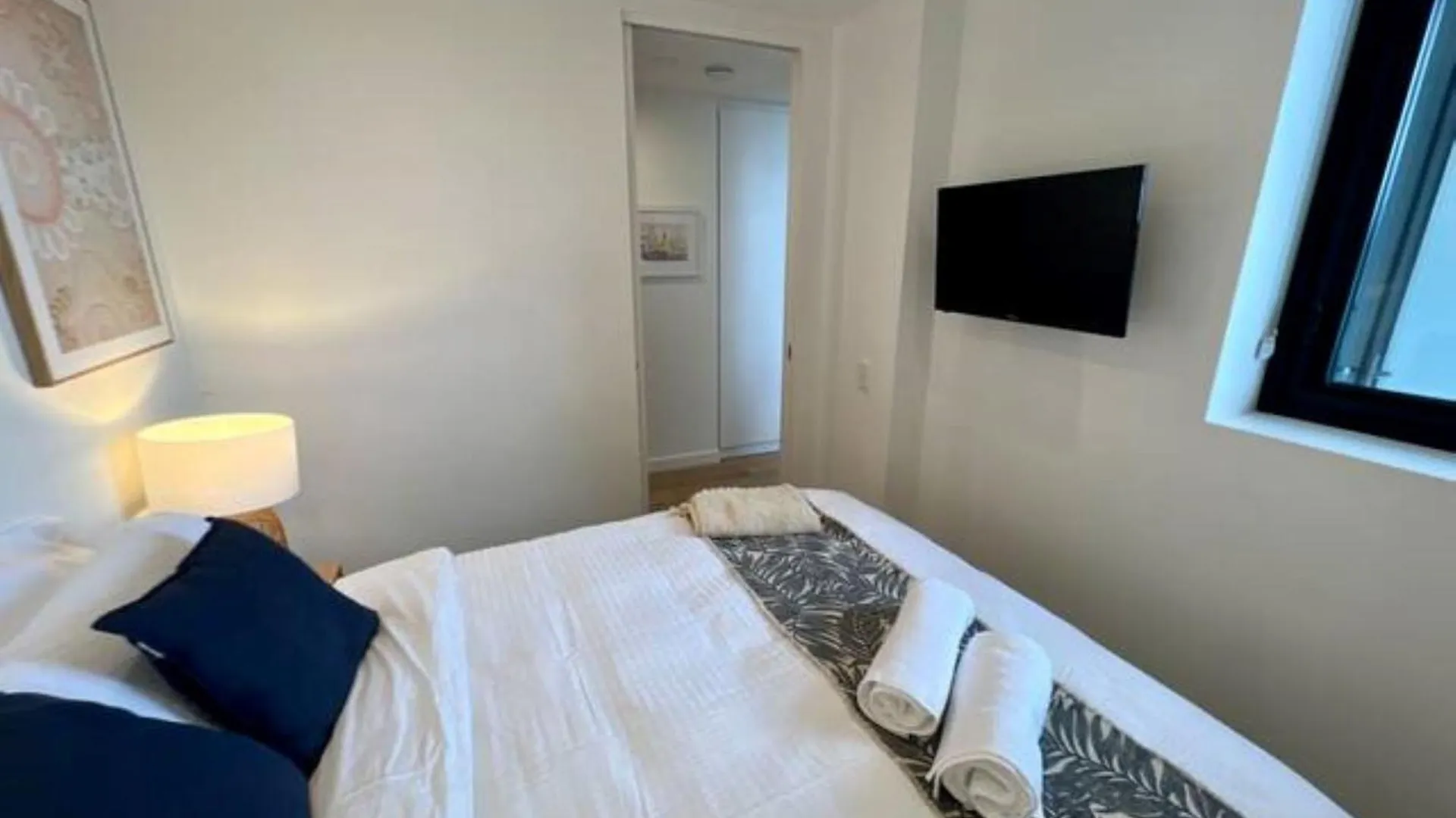2-Bed With Pool, Gym, Parking And Balcony Apartment Brisbane Australia